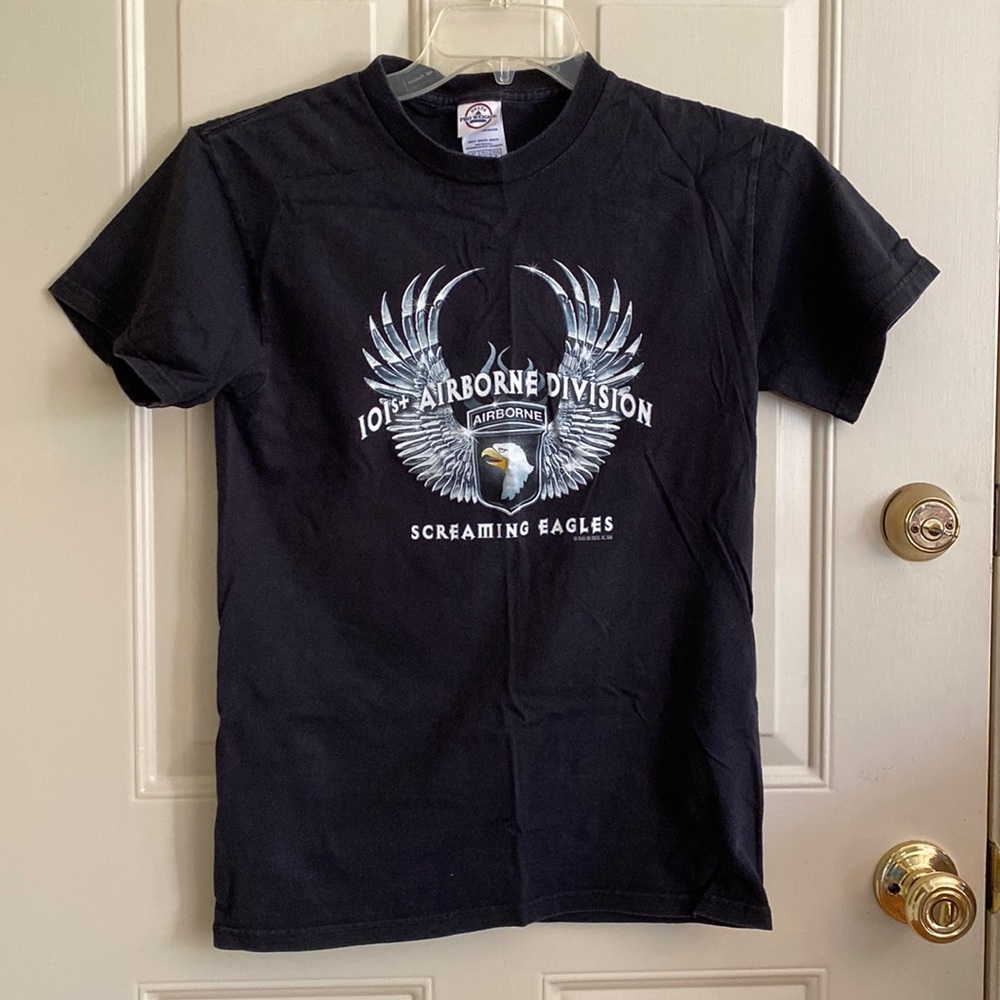 101st Airborne Screaming Eagles t-shirt Small